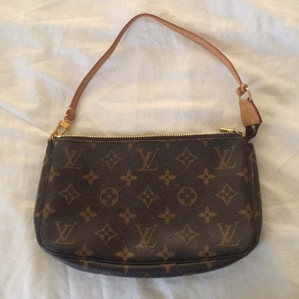 Small Louis Vuitton purse